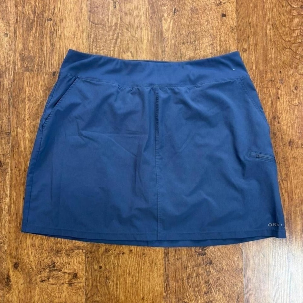 blue Orvis‎ golf skirt, shorts liner inside